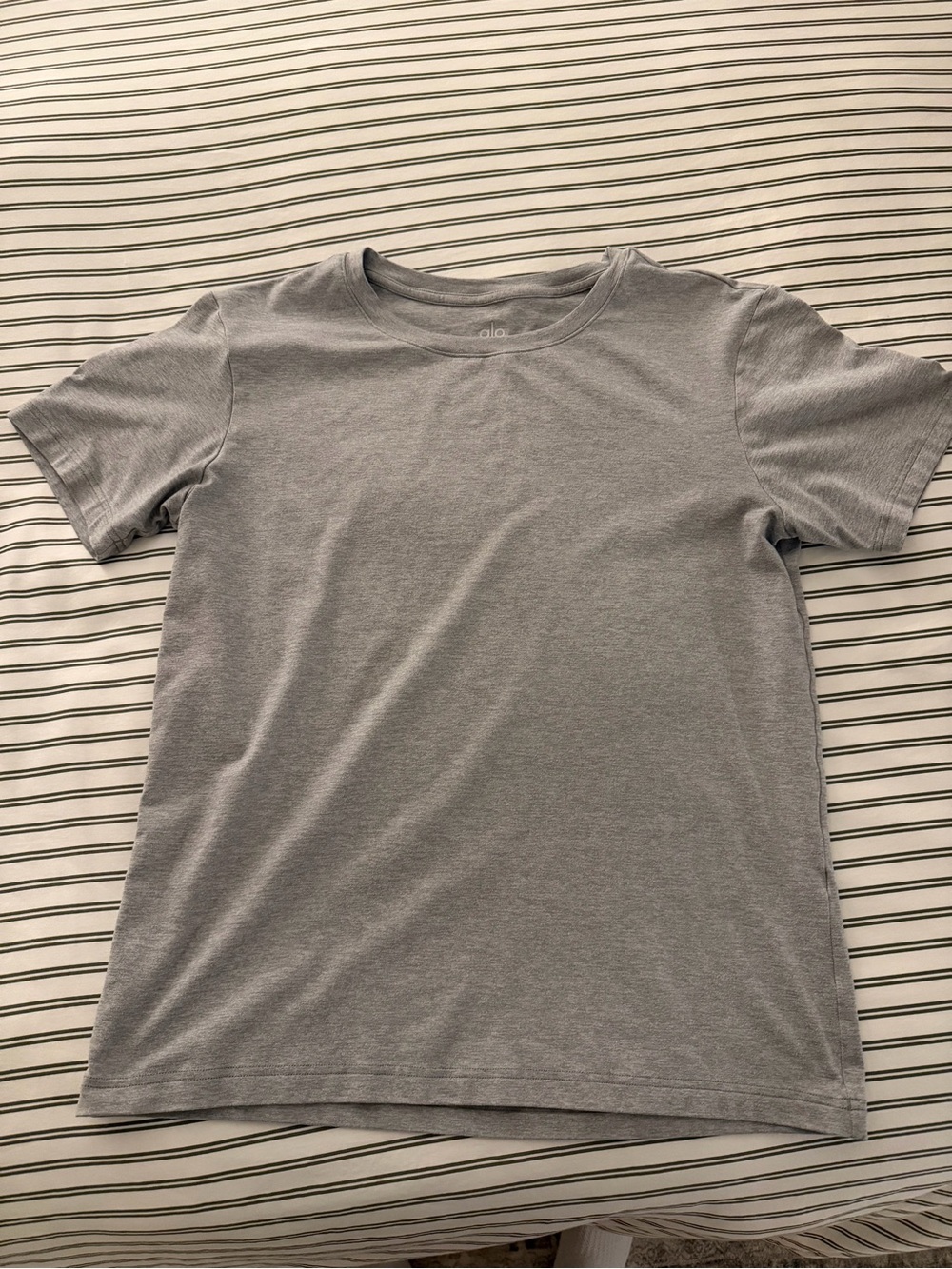 Alo Yoga Conquer Reform Tee, Size M, Heather Grey